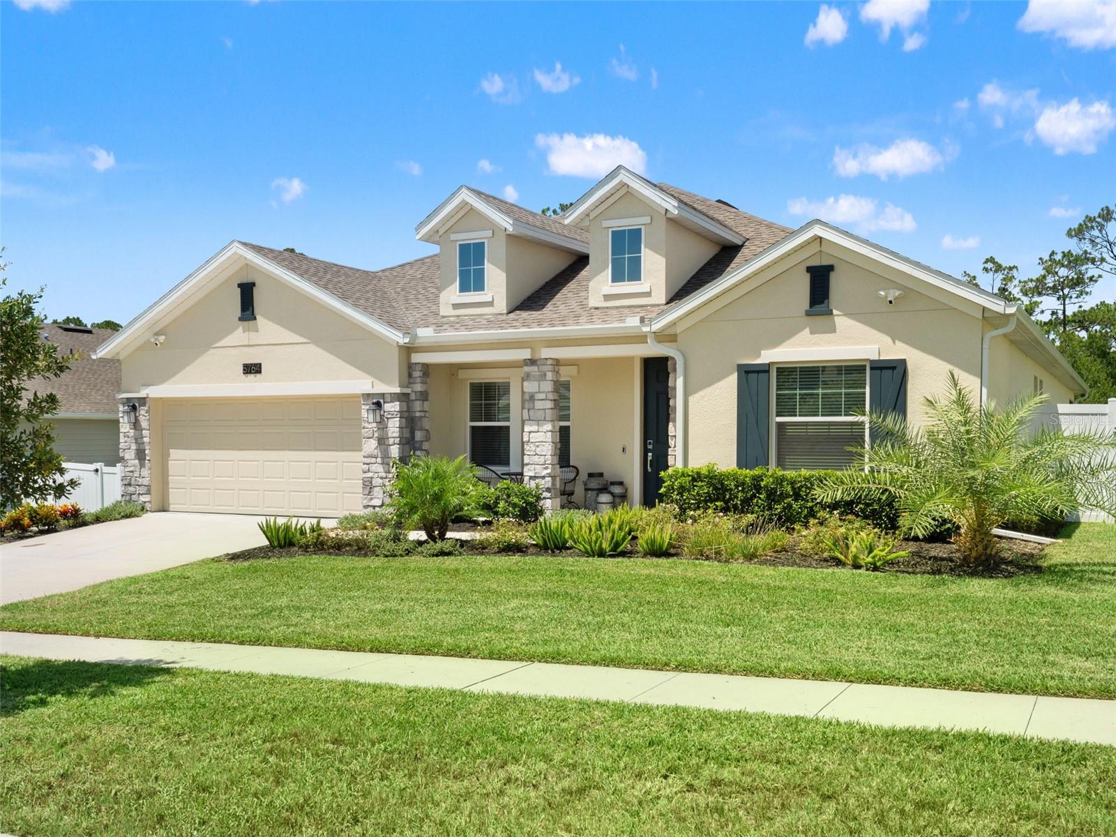Single Family Residence in MOUNT DORA, FL - Daniel Dourado
