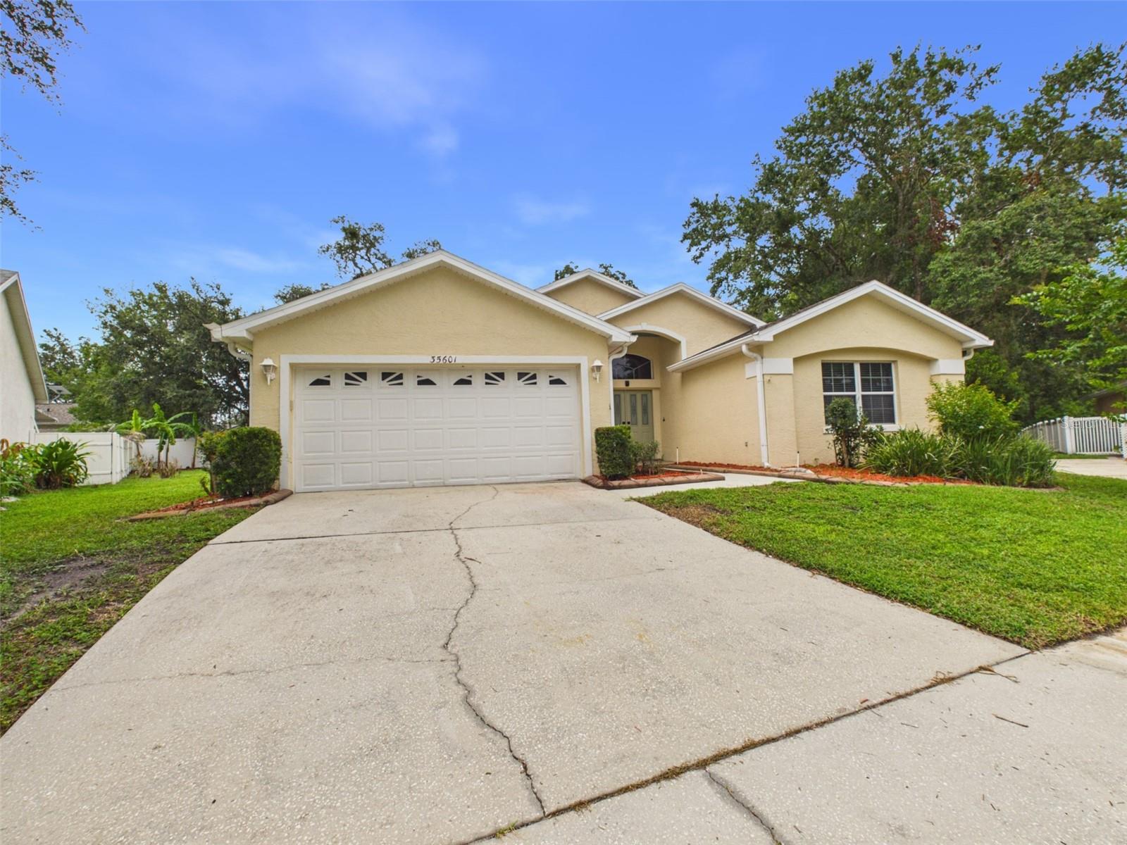 Single Family Residence em ZEPHYRHILLS, FL - Daniel Dourado