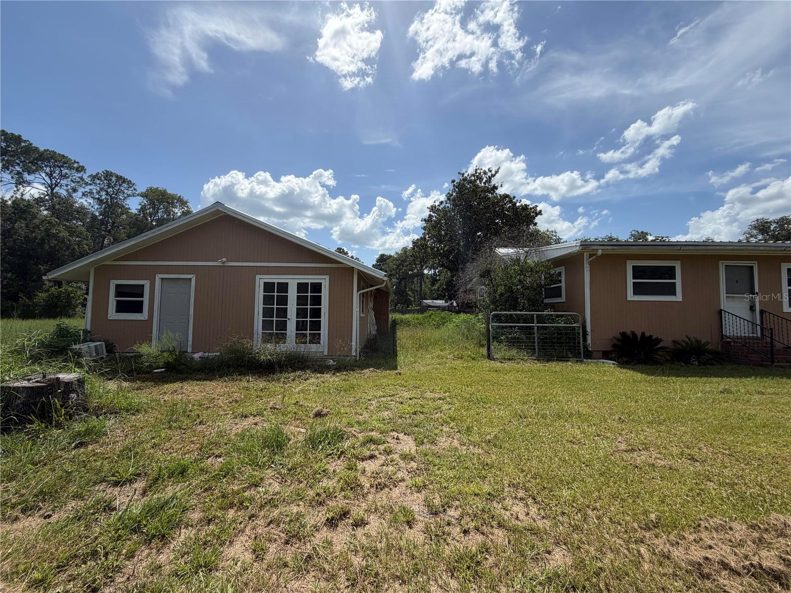 Single Family Residence in HAMPTON, FL - Daniel Dourado