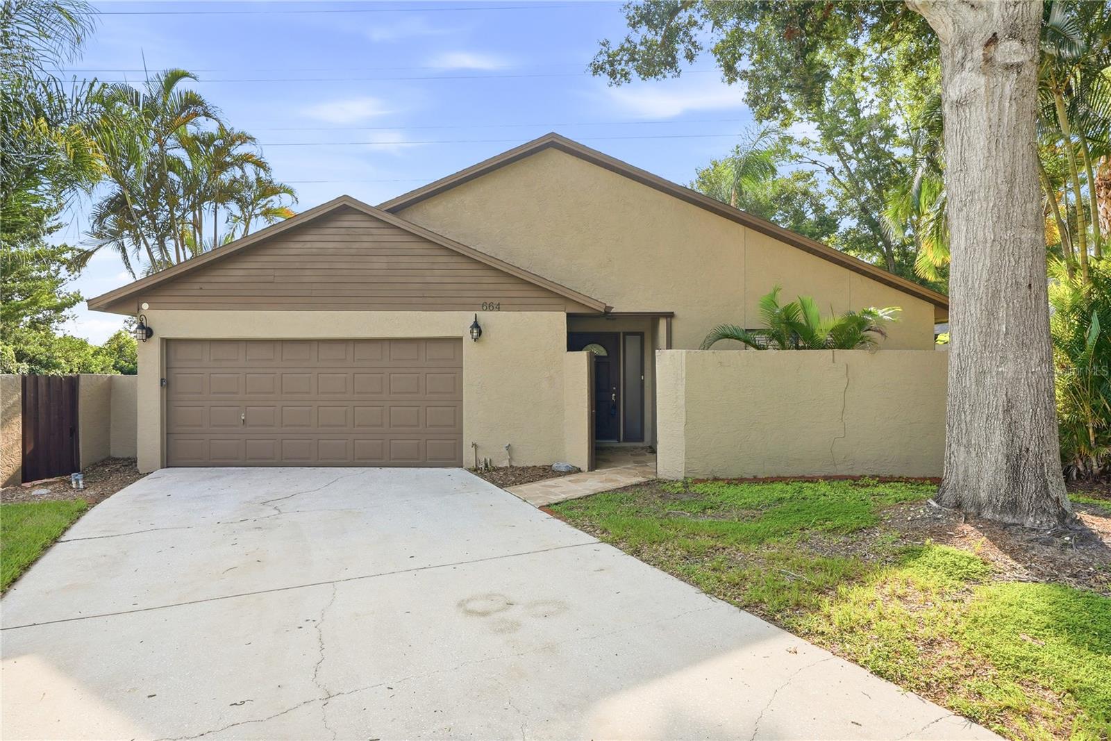 Single Family Residence in PALM HARBOR, FL - Daniel Dourado