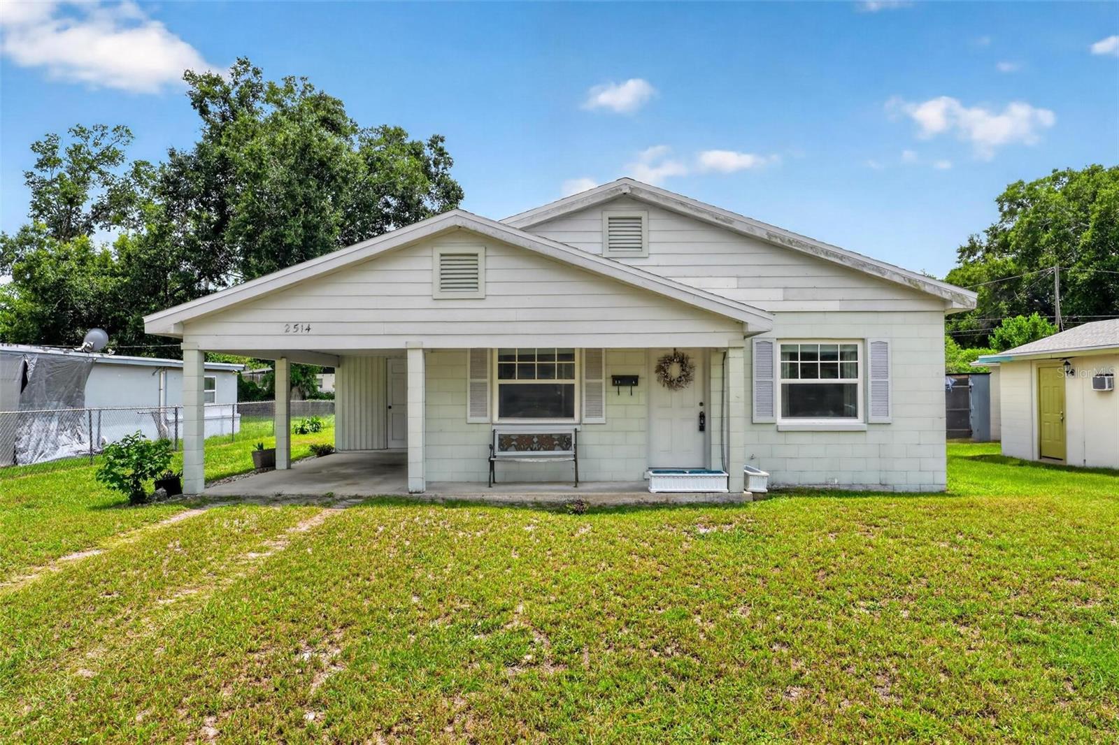 Single Family Residence in ORLANDO, FL - Daniel Dourado