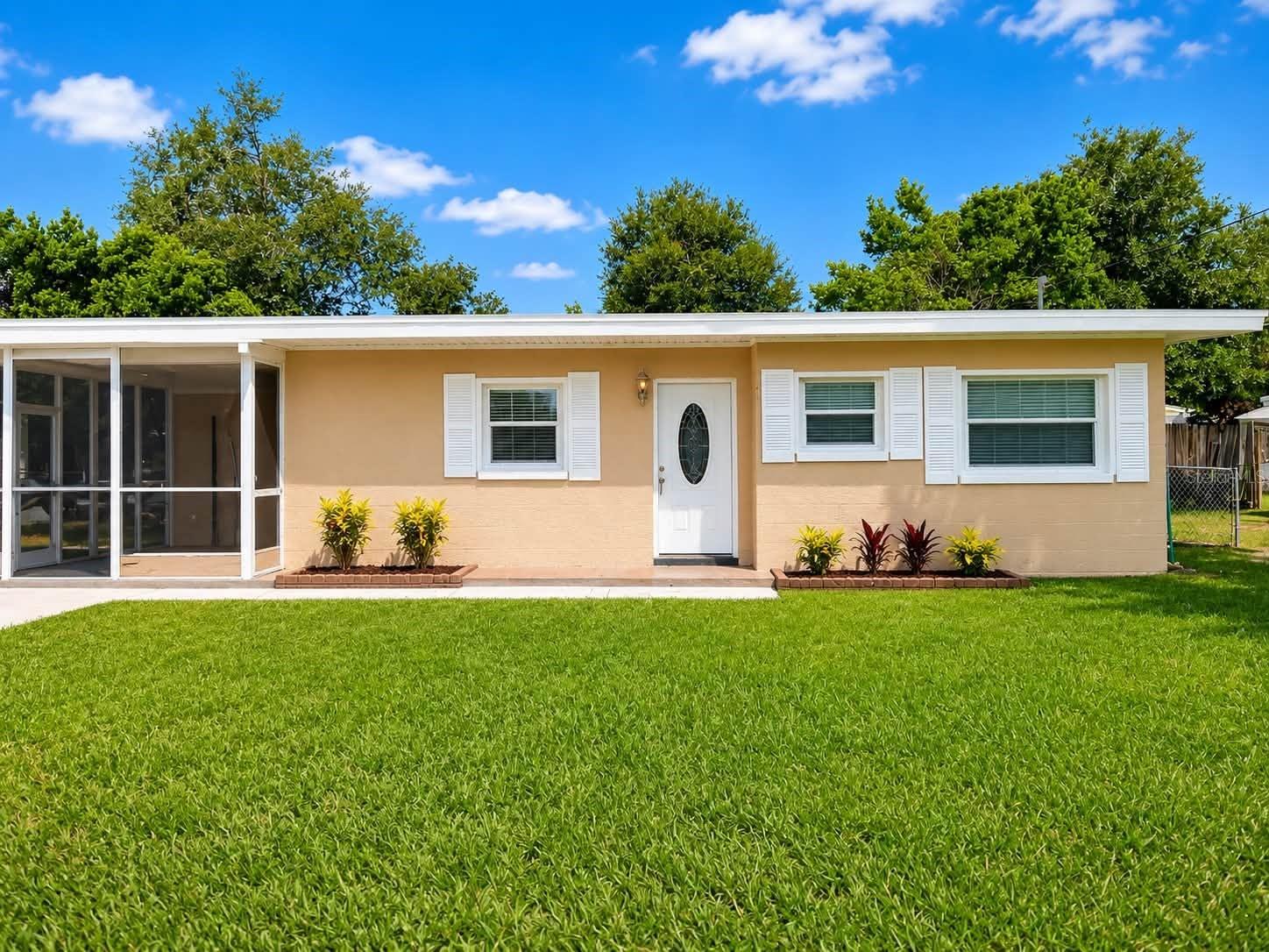 Single Family Residence in ORLANDO, FL - Daniel Dourado