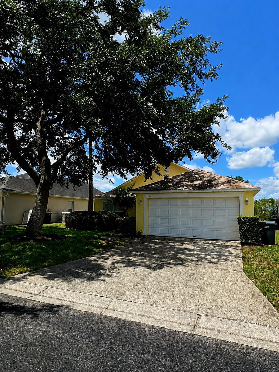 Single Family Residence in DAVENPORT, FL - Daniel Dourado