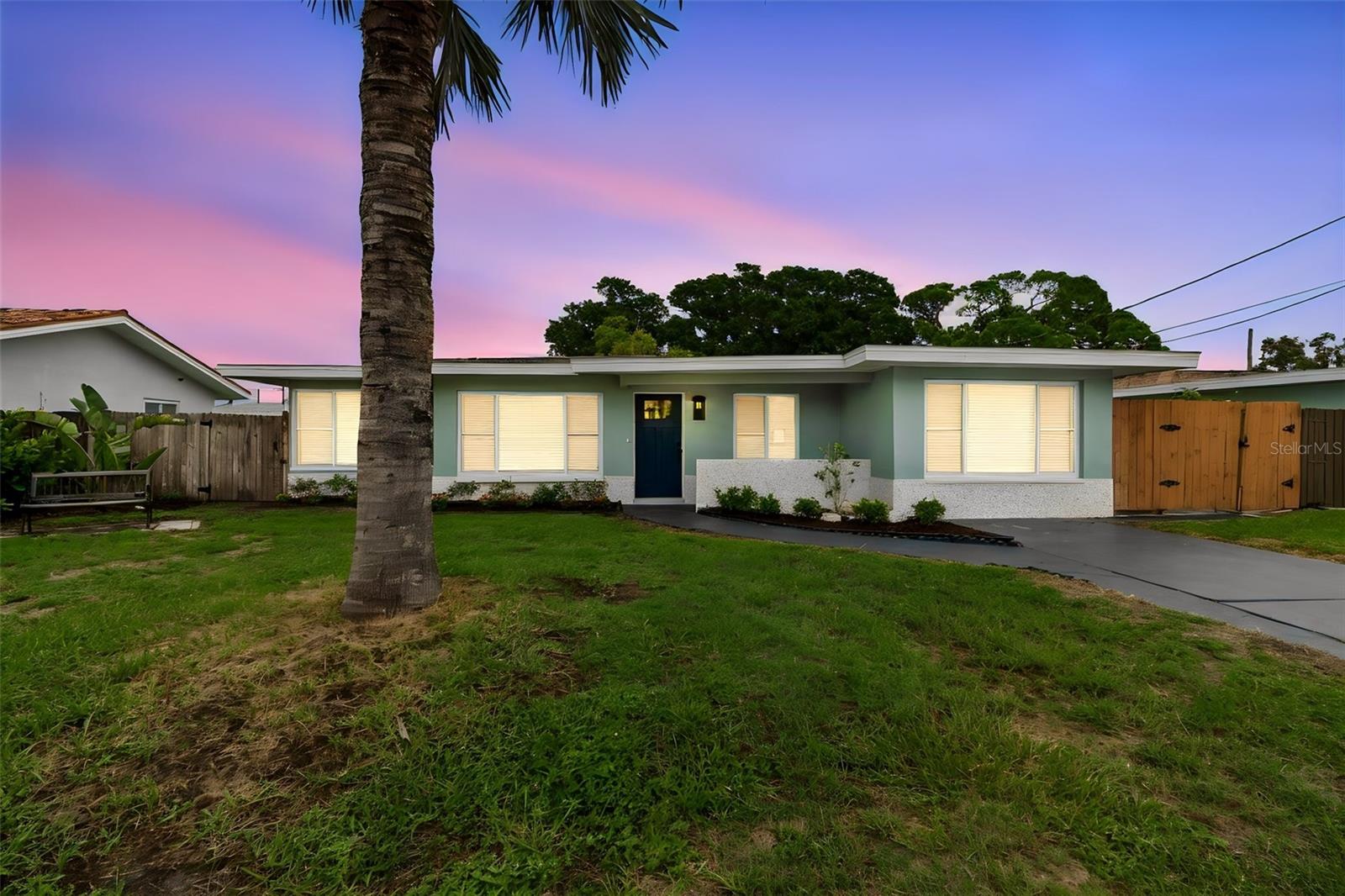 Single Family Residence in PALM HARBOR, FL - Daniel Dourado