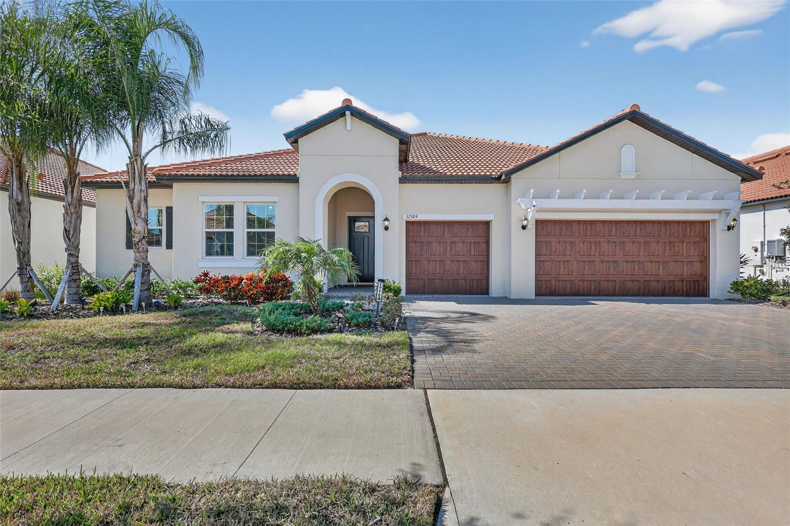 Single Family Residence in WIMAUMA, FL - Daniel Dourado