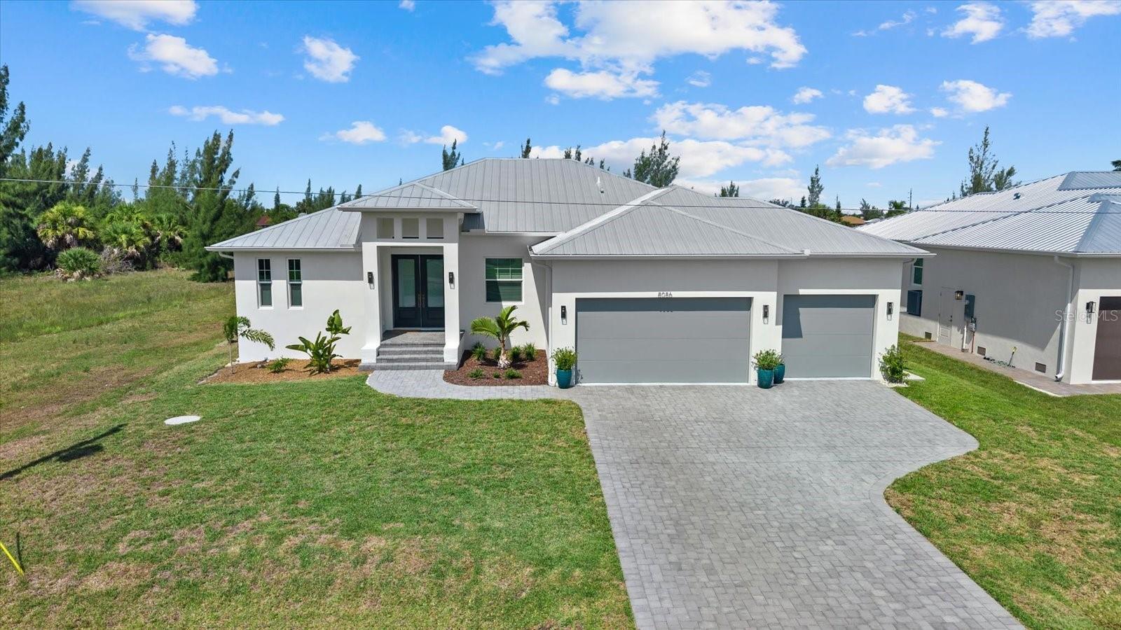 Single Family Residence in PORT CHARLOTTE, FL - Daniel Dourado