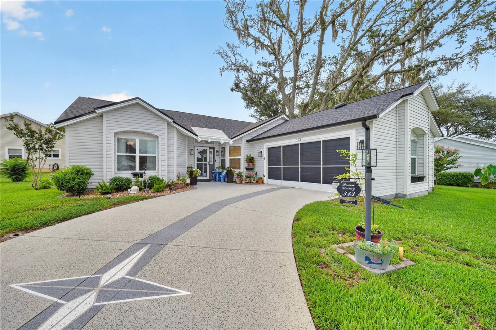 Single Family Residence in LADY LAKE, FL - Daniel Dourado