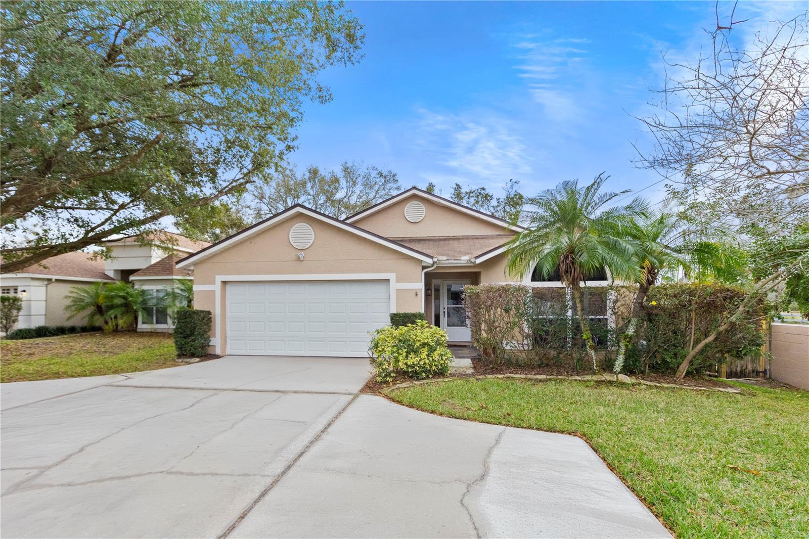 Single Family Residence in APOPKA, FL - Daniel Dourado