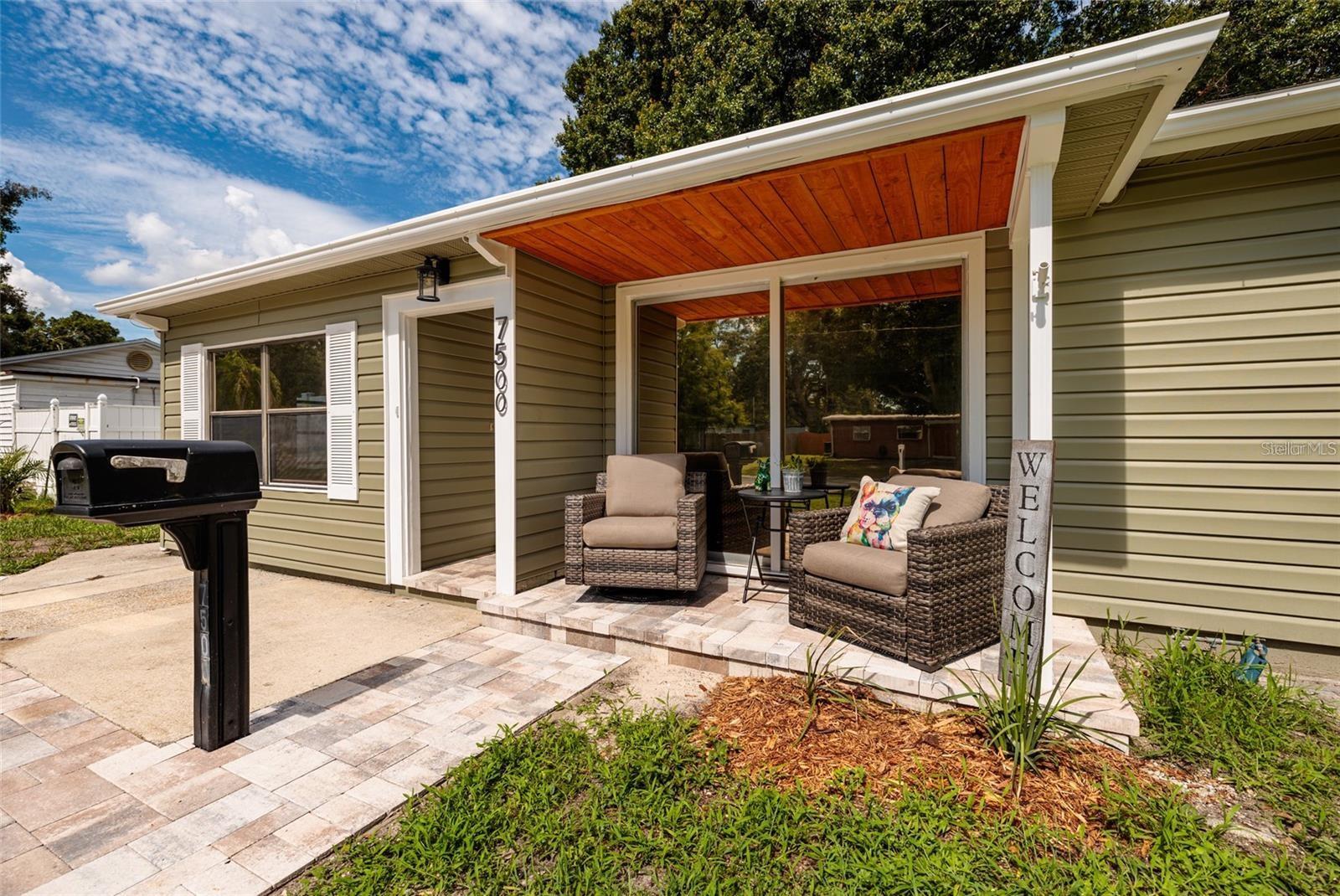 Single Family Residence in ST PETERSBURG, FL - Daniel Dourado