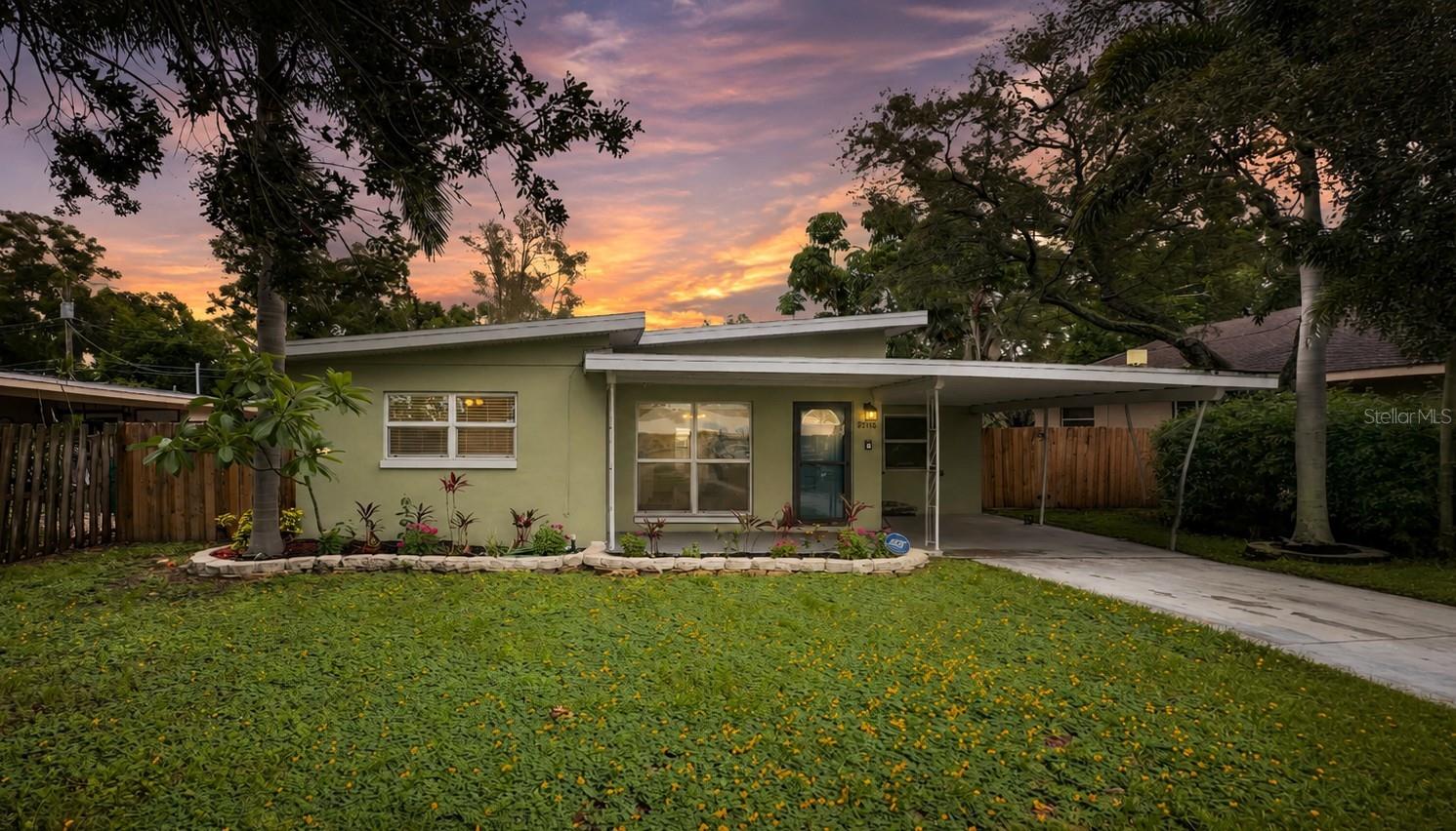 Single Family Residence in CLEARWATER, FL - Daniel Dourado