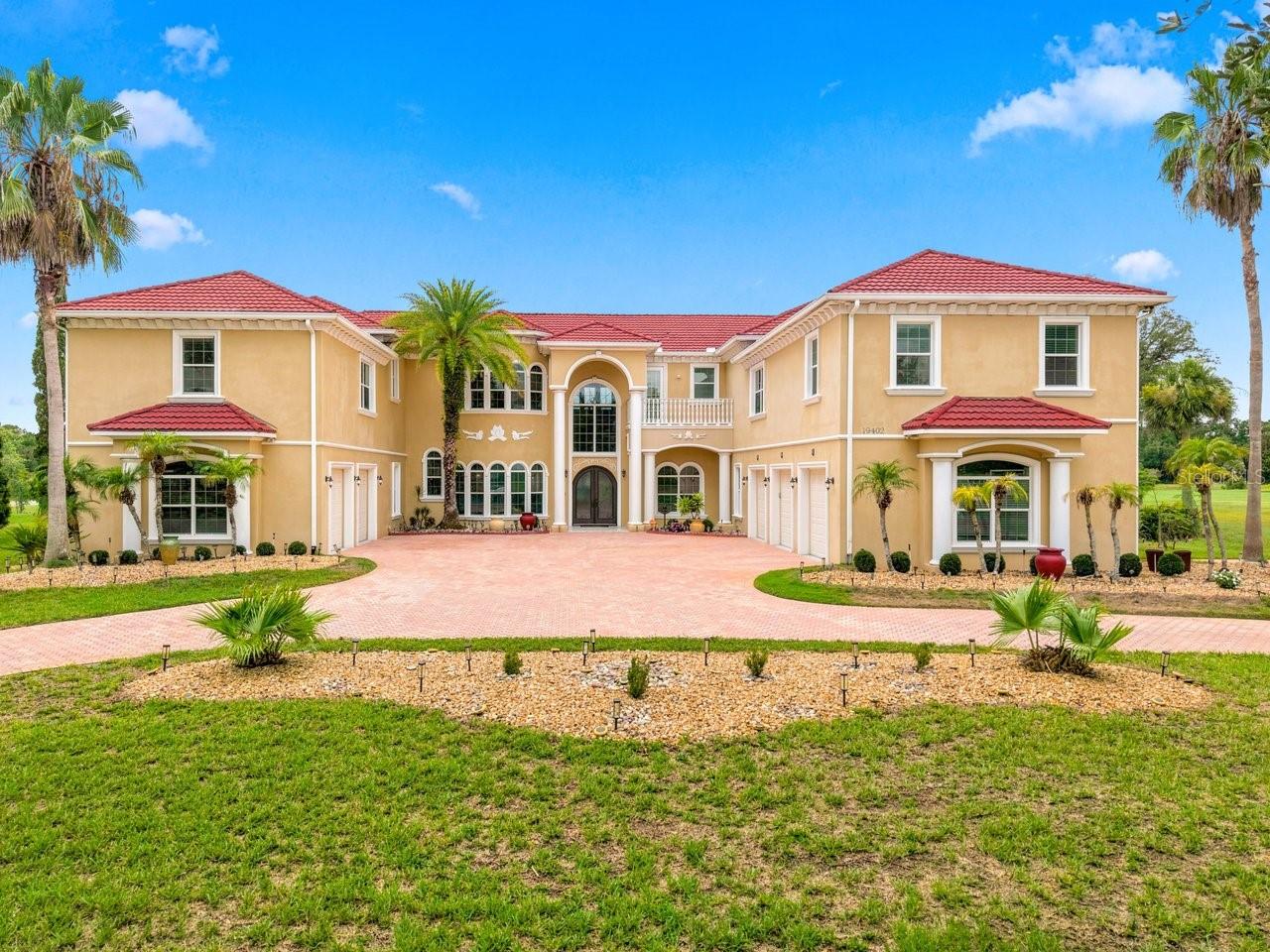 Single Family Residence in LUTZ, FL - Daniel Dourado