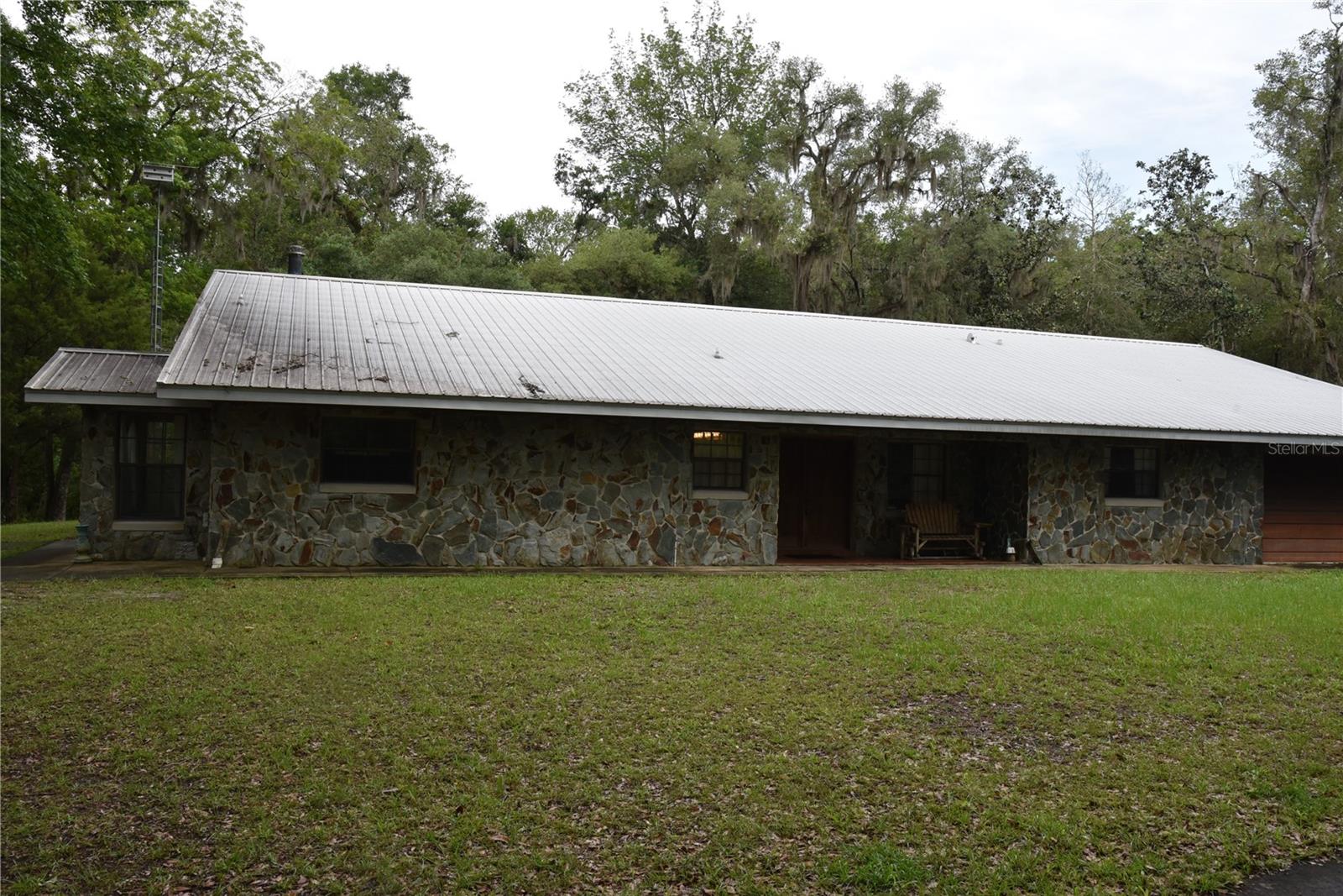 Single Family Residence in CHIEFLAND, FL - Daniel Dourado