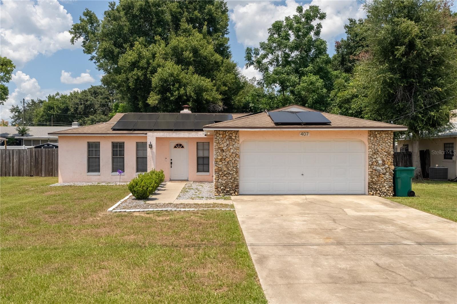 Single Family Residence in EUSTIS, FL - Daniel Dourado