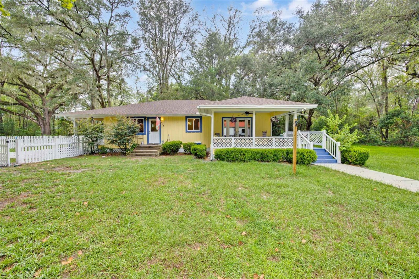 Single Family Residence in ALACHUA, FL - Daniel Dourado
