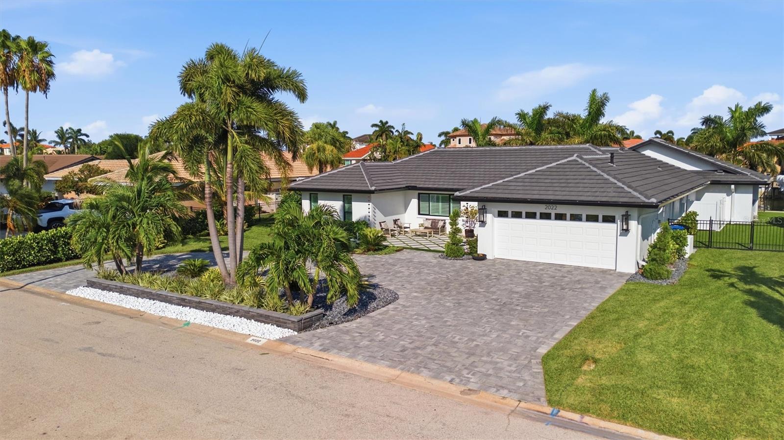 Single Family Residence in ST PETERSBURG, FL - Daniel Dourado
