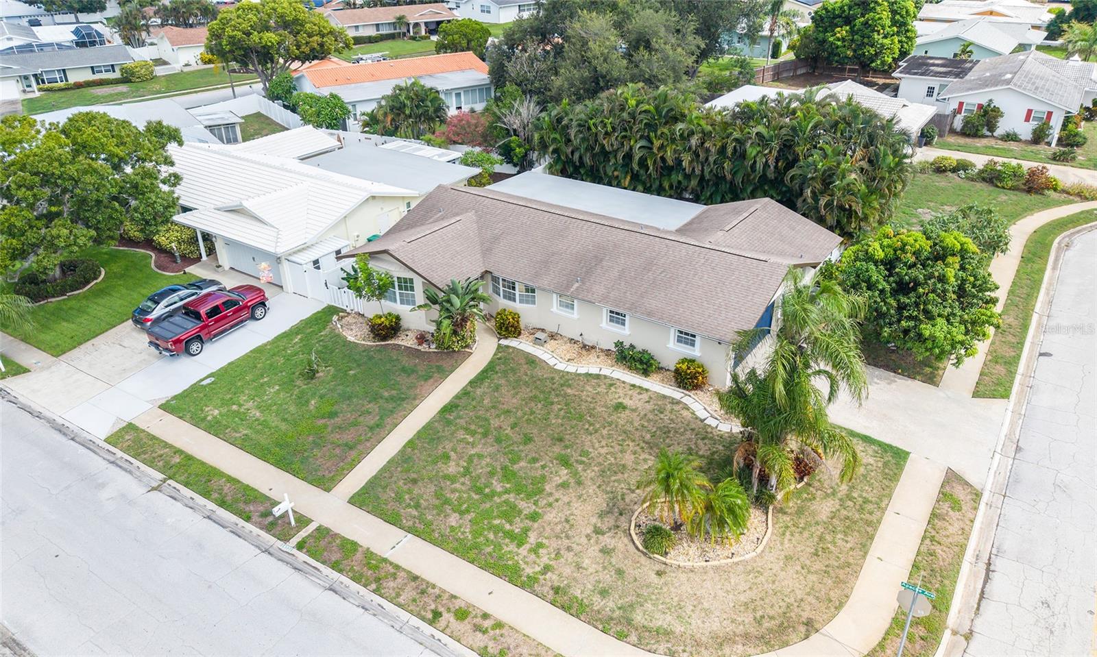 Single Family Residence in LARGO, FL - Daniel Dourado
