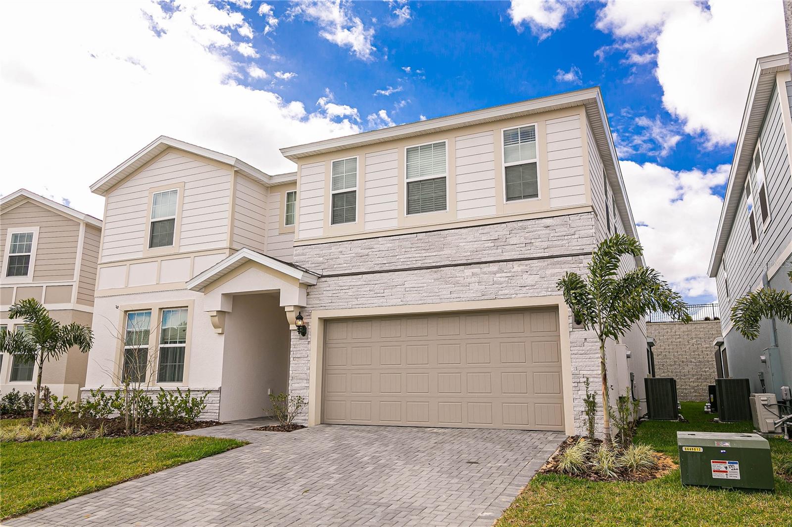 Single Family Residence in DAVENPORT, FL - Daniel Dourado