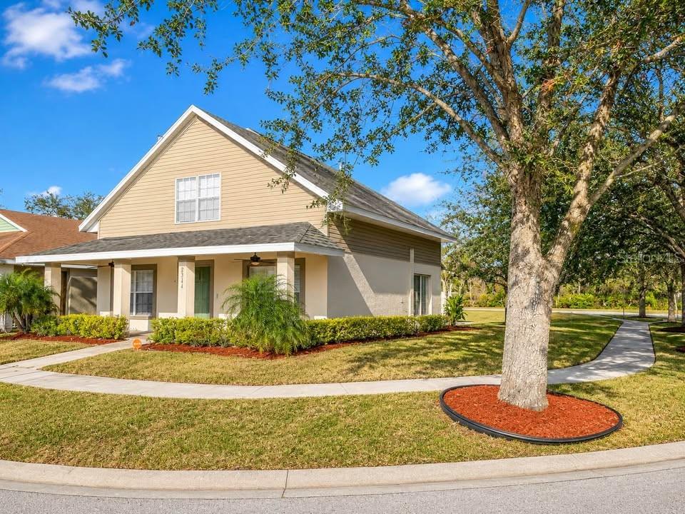 Single Family Residence in RUSKIN, FL - Daniel Dourado
