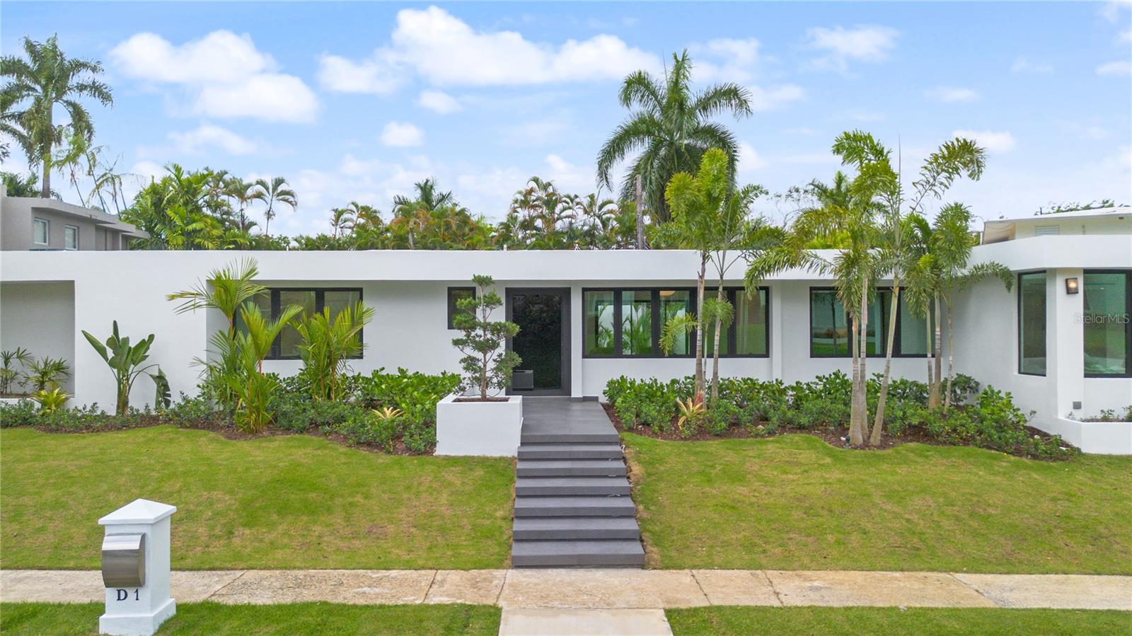 Single Family Residence in GUAYNABO, PR - Daniel Dourado