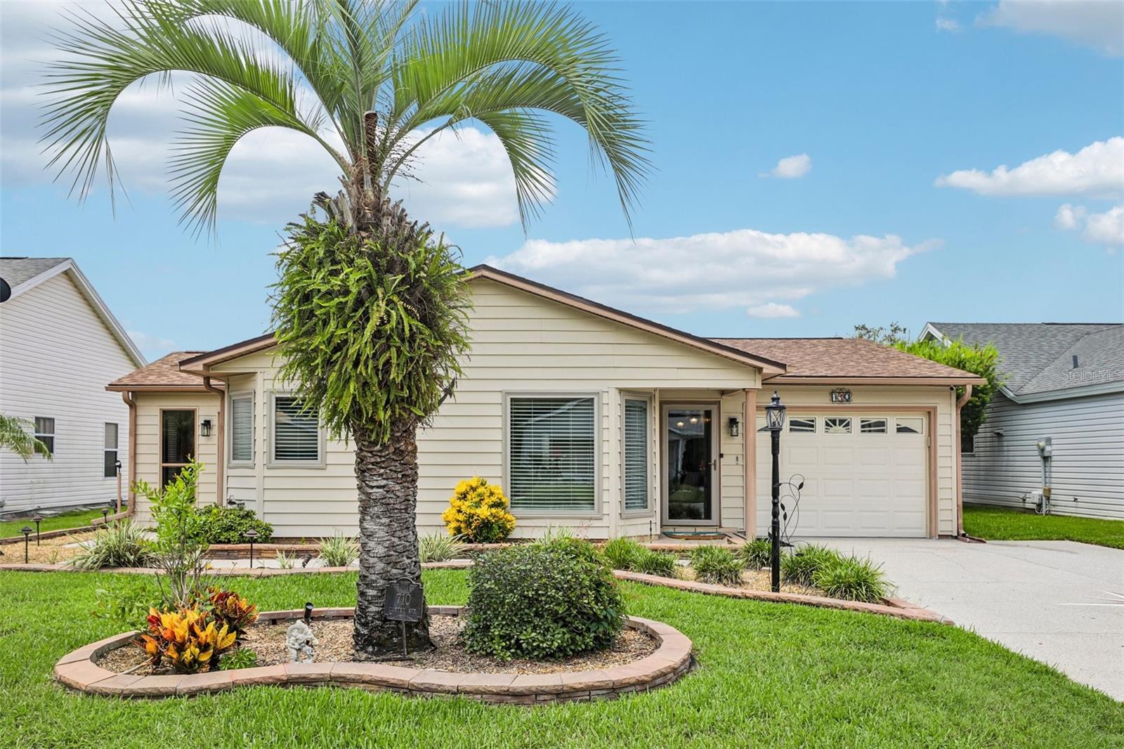 Single Family Residence in THE VILLAGES, FL - Daniel Dourado