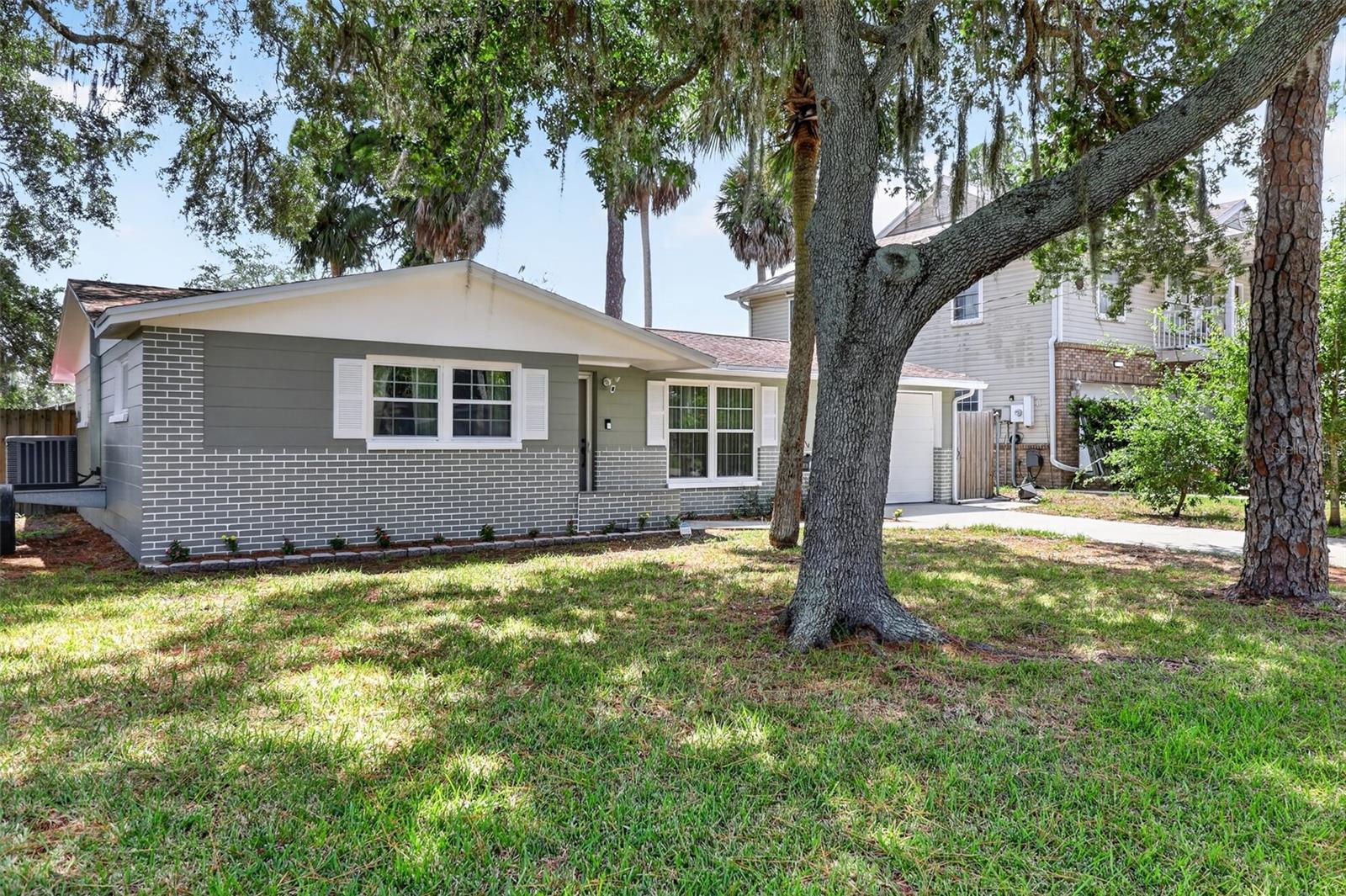 Single Family Residence in NEW PORT RICHEY, FL - Daniel Dourado