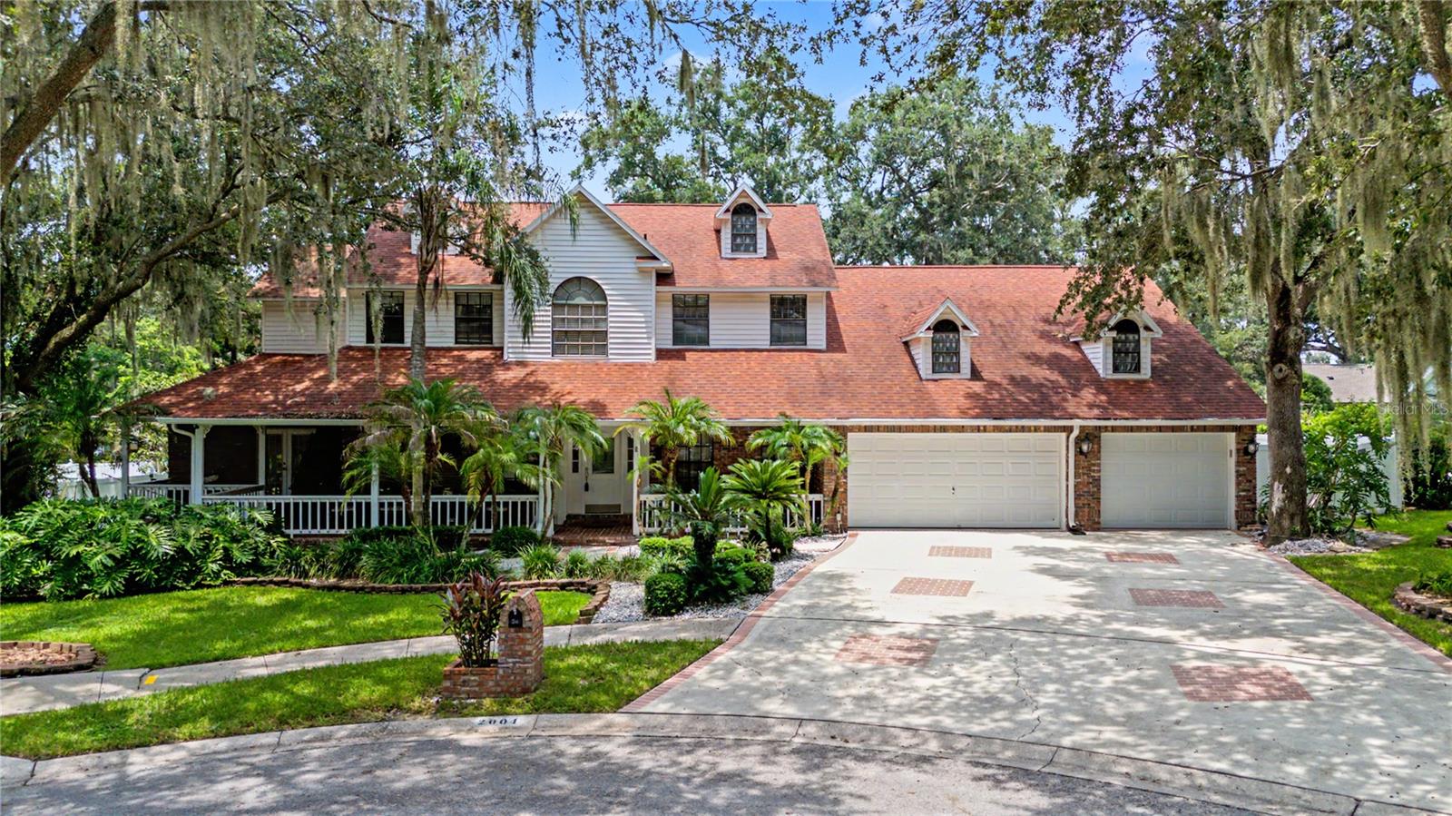 Single Family Residence in VALRICO, FL - Daniel Dourado