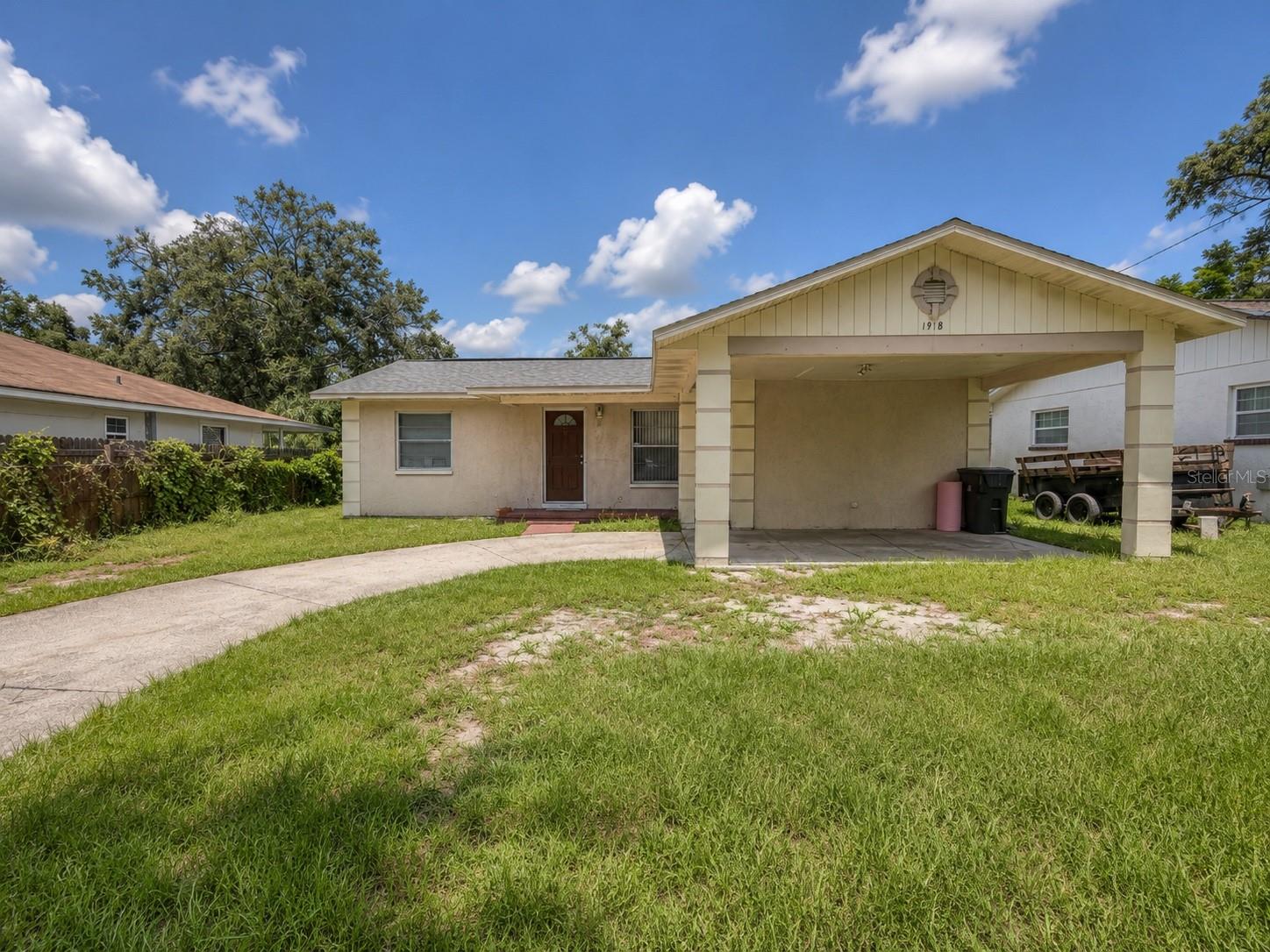Single Family Residence in TAMPA, FL - Daniel Dourado