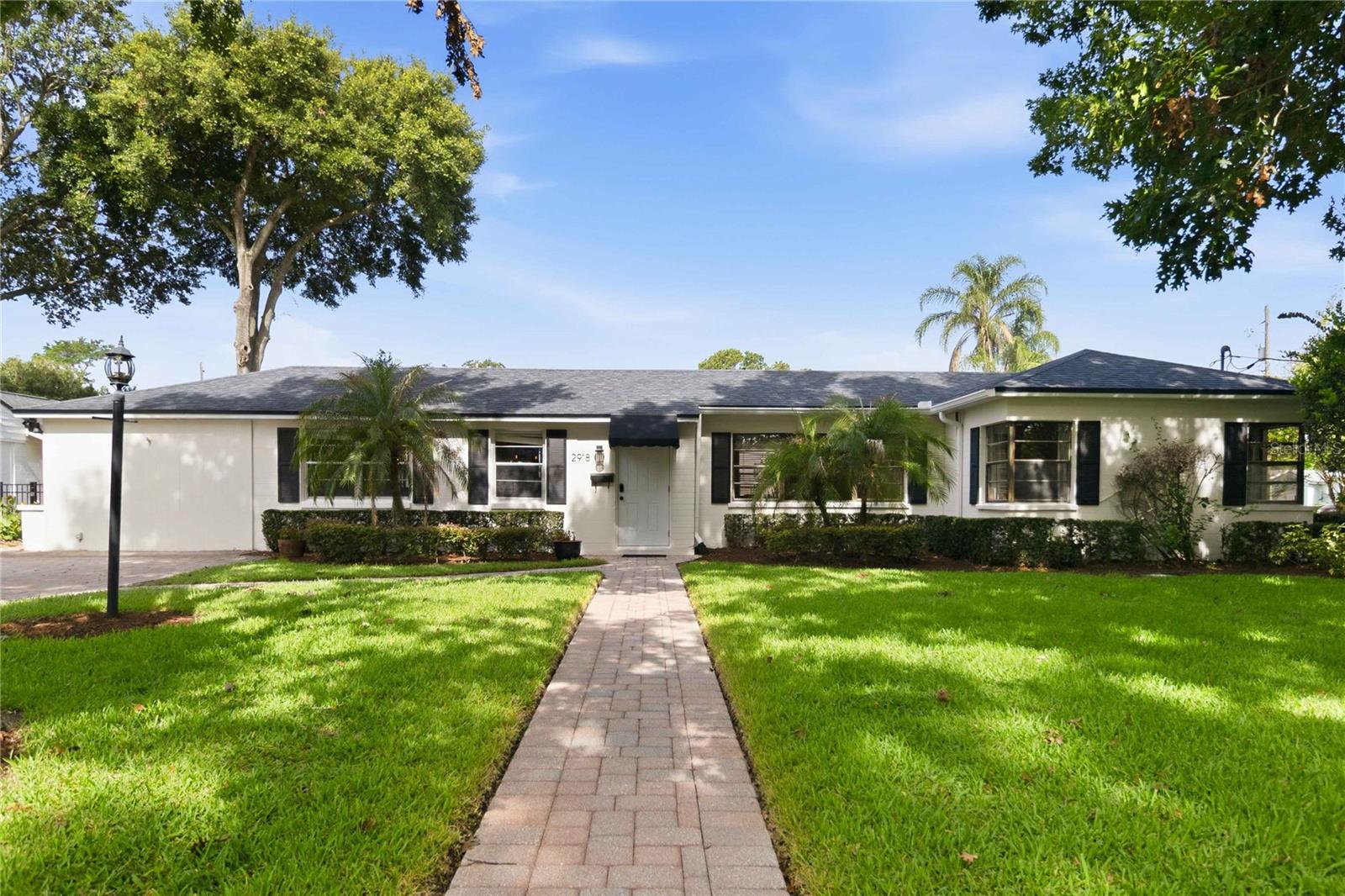 Single Family Residence in ORLANDO, FL - Daniel Dourado