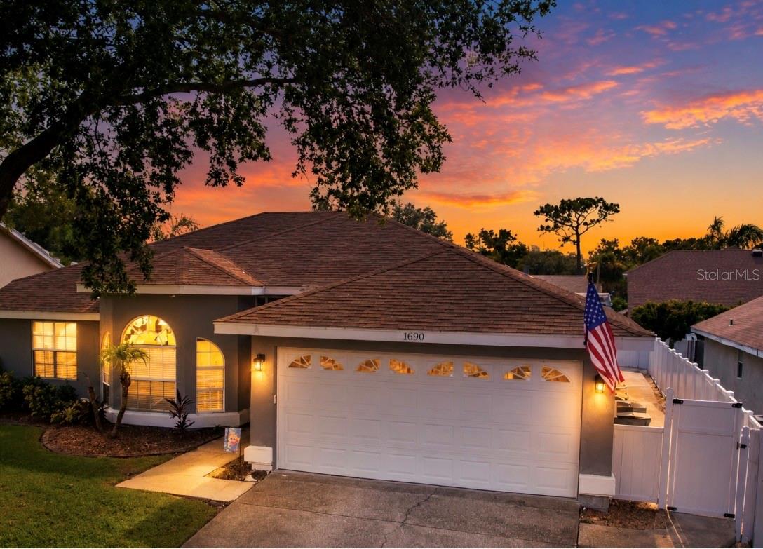 Single Family Residence in TARPON SPRINGS, FL - Daniel Dourado
