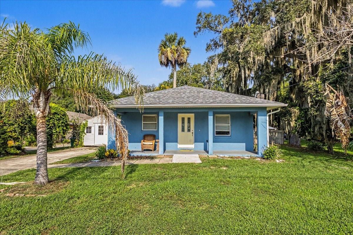 Single Family Residence in OAK HILL, FL - Daniel Dourado