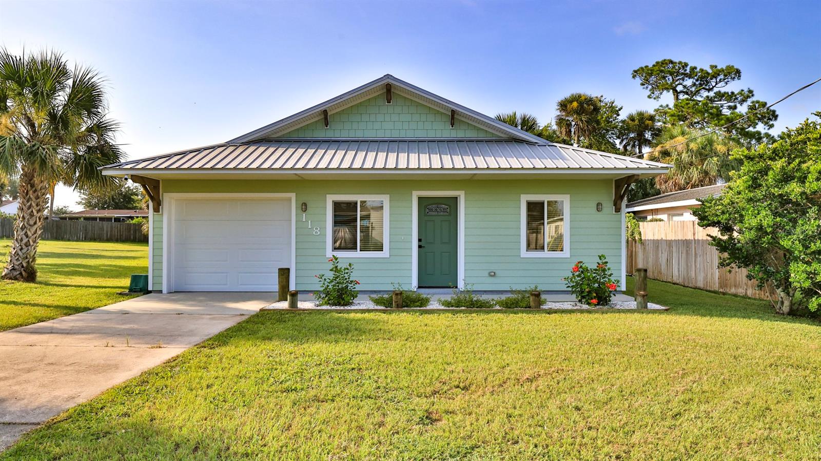 Single Family Residence in EDGEWATER, FL - Daniel Dourado
