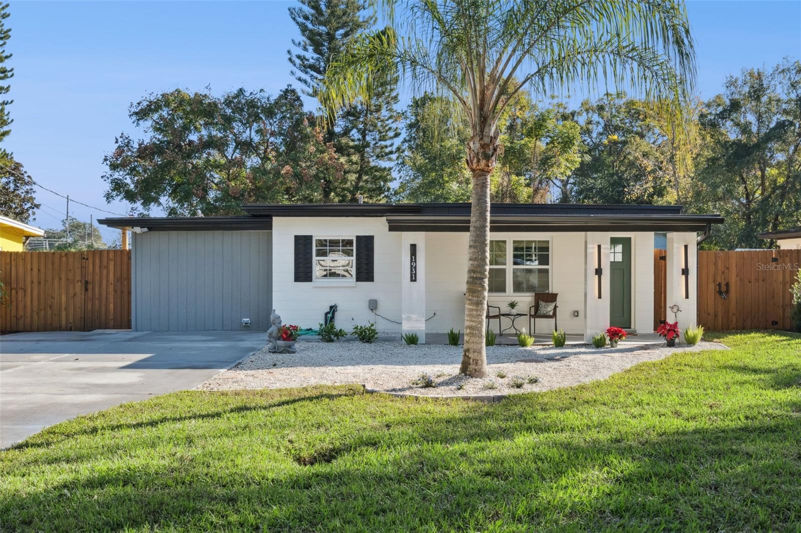 Single Family Residence in ORLANDO, FL - Daniel Dourado