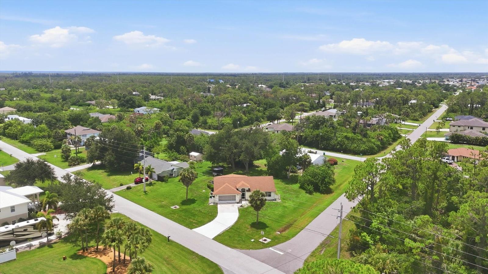 Single Family Residence em PORT CHARLOTTE, FL - Daniel Dourado