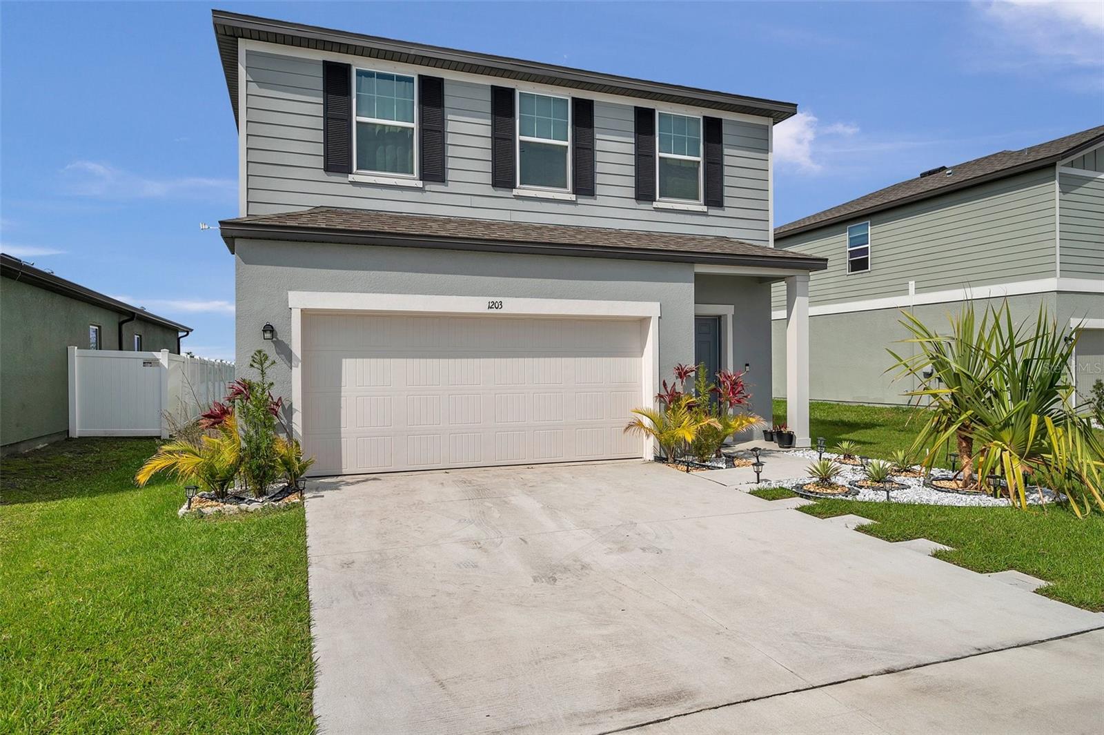 Single Family Residence in RUSKIN, FL - Daniel Dourado