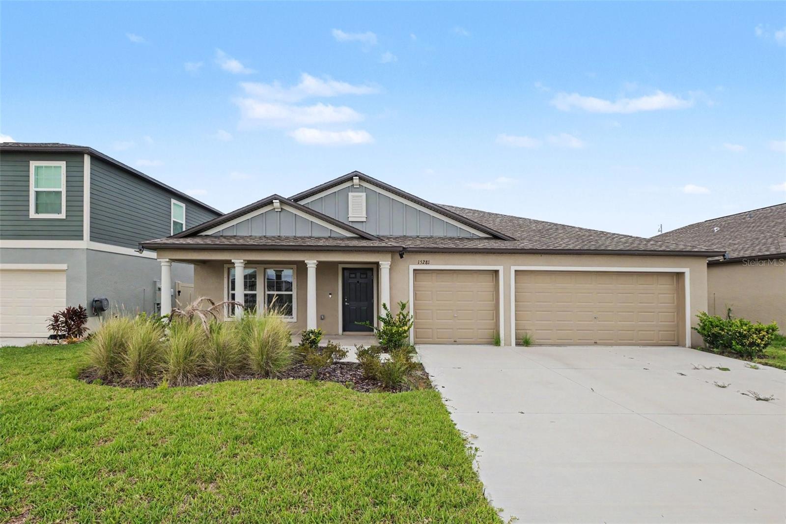 Single Family Residence in WIMAUMA, FL - Daniel Dourado