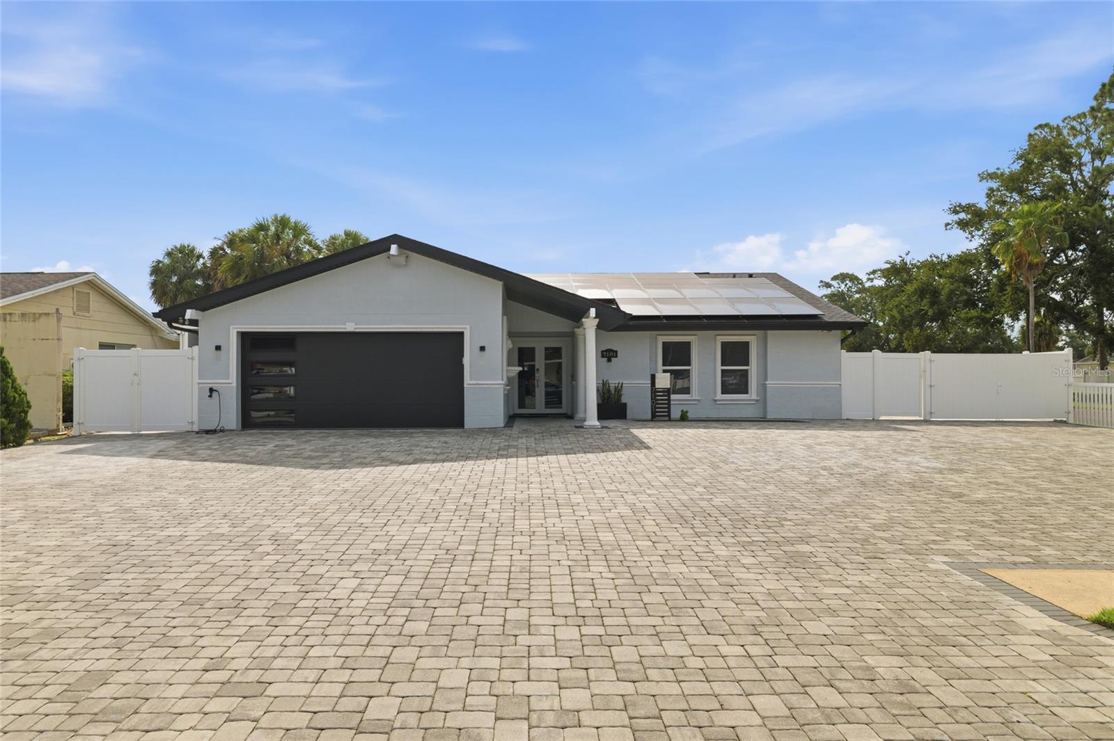 Single Family Residence in TAMPA, FL - Daniel Dourado