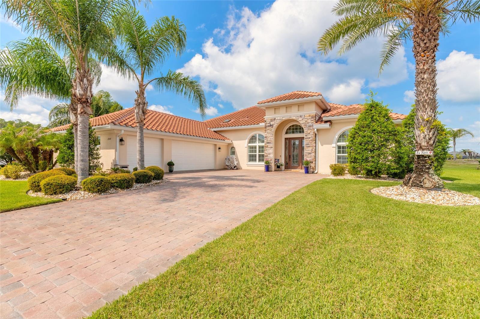 Single Family Residence in NEW SMYRNA BEACH, FL - Daniel Dourado