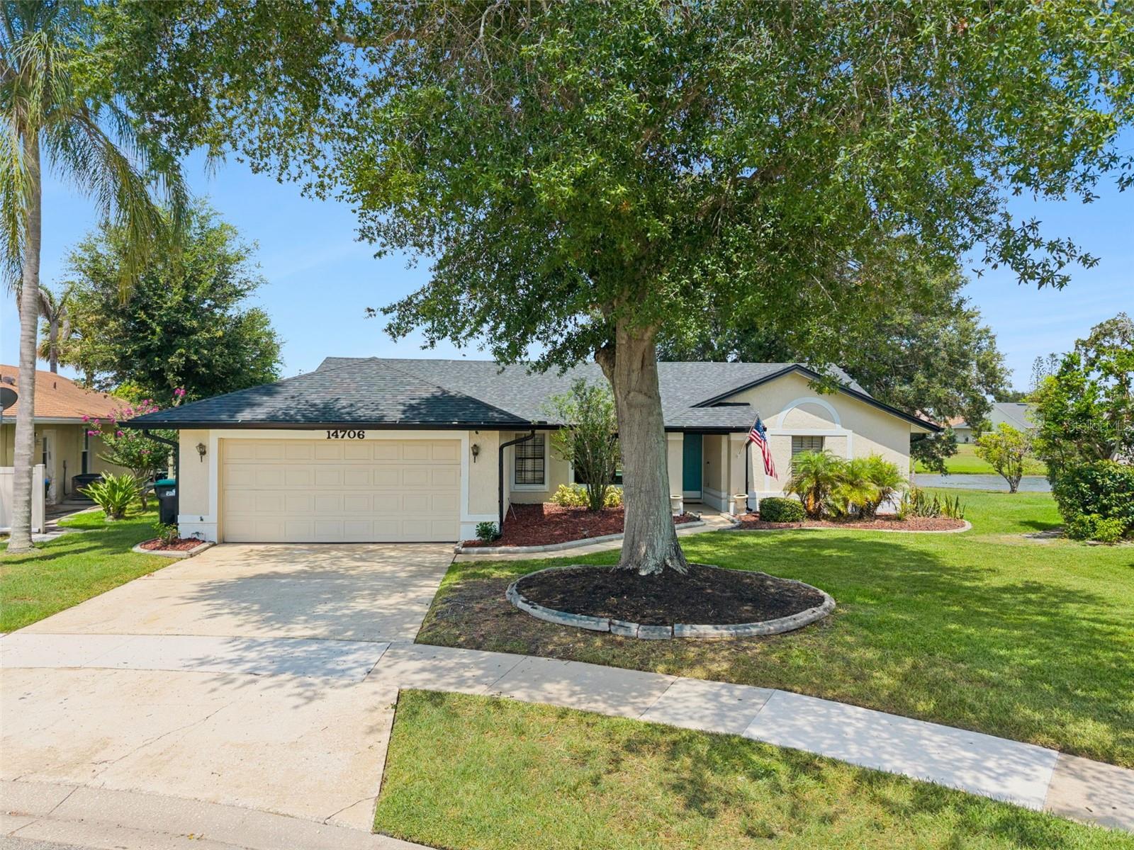 Single Family Residence in ORLANDO, FL - Daniel Dourado