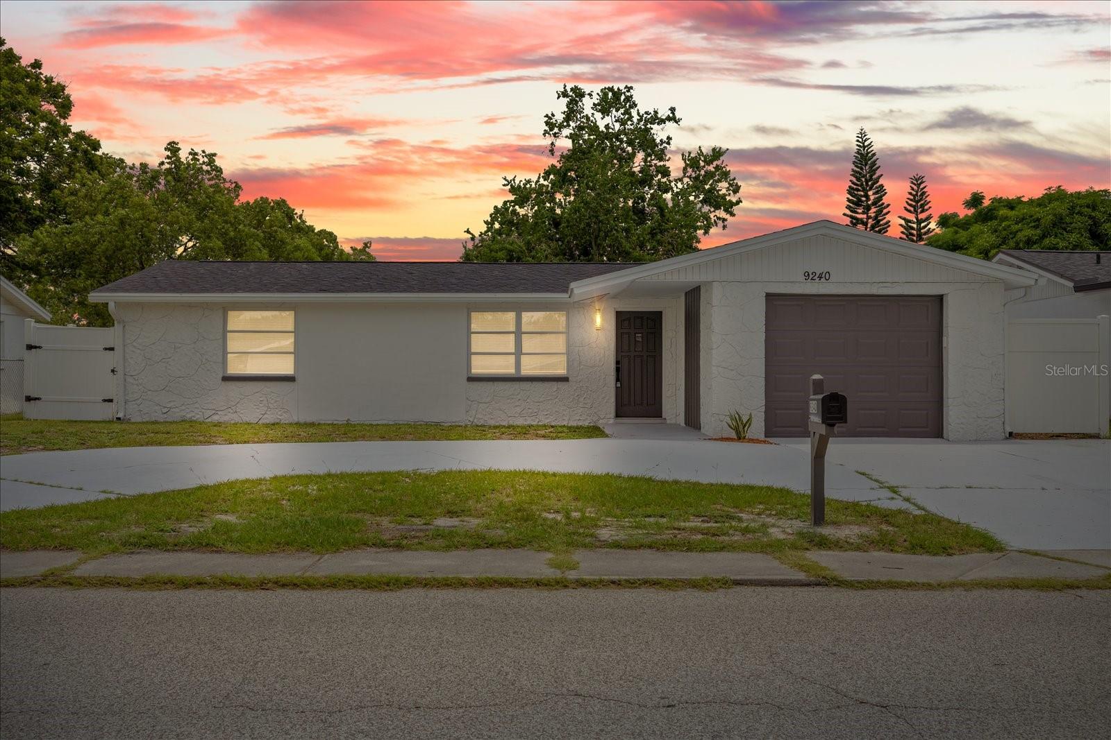 Single Family Residence in PORT RICHEY, FL - Daniel Dourado