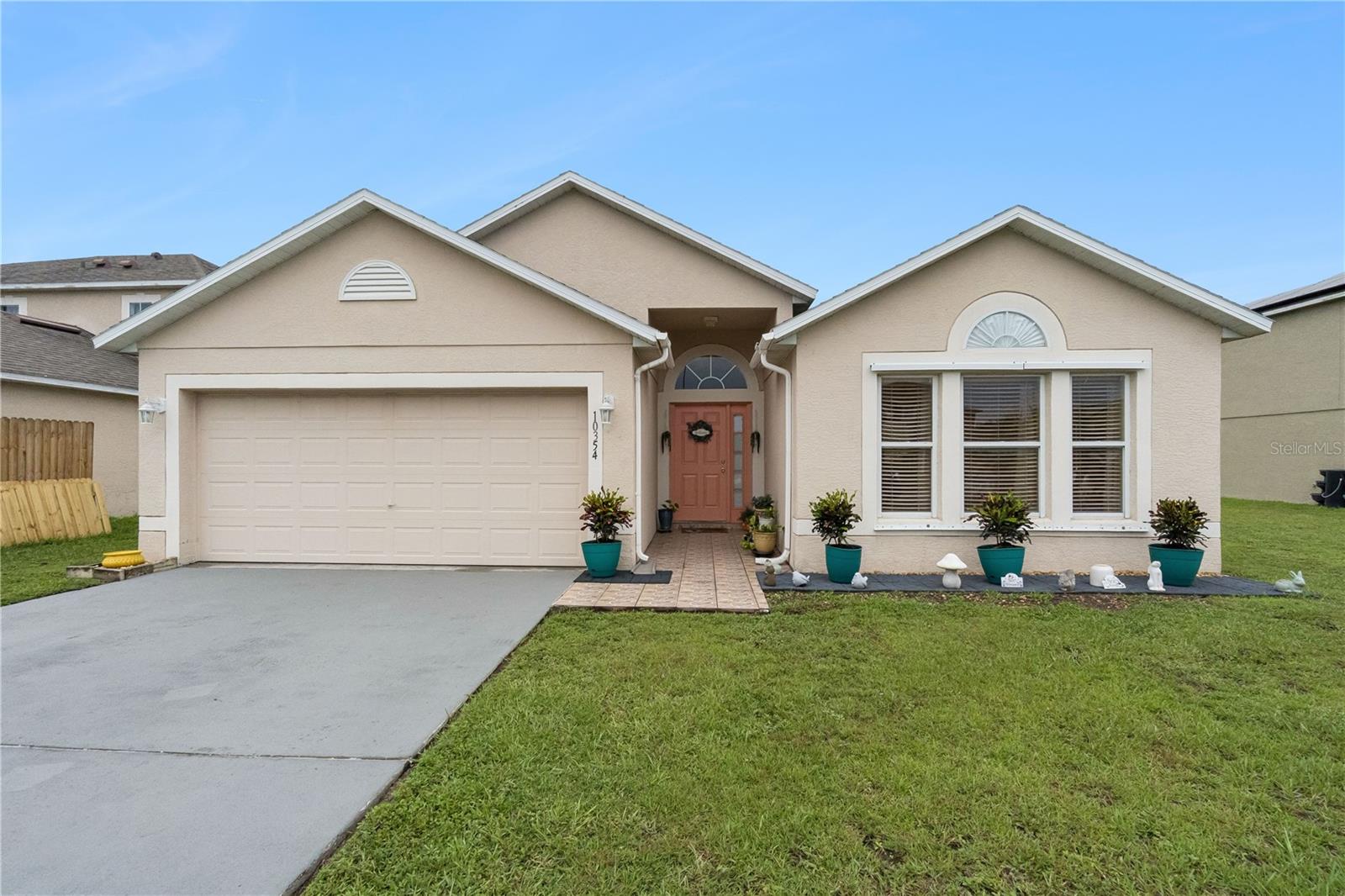 Single Family Residence in ORLANDO, FL - Daniel Dourado