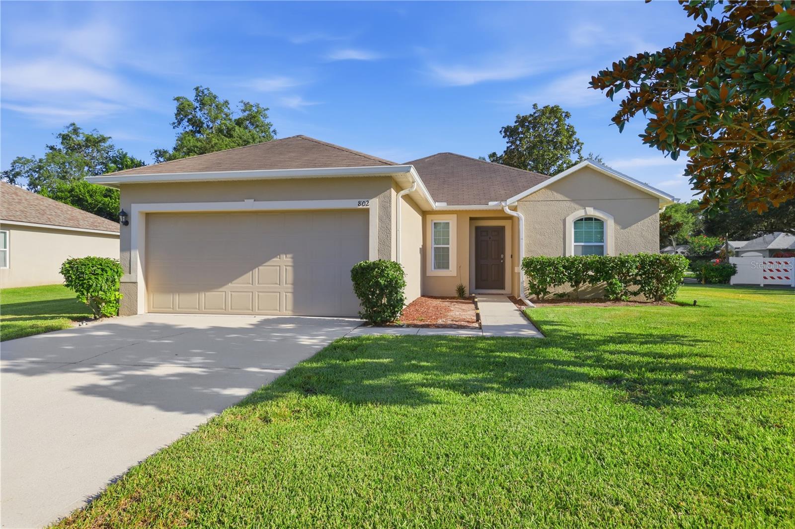 Single Family Residence in DELAND, FL - Daniel Dourado