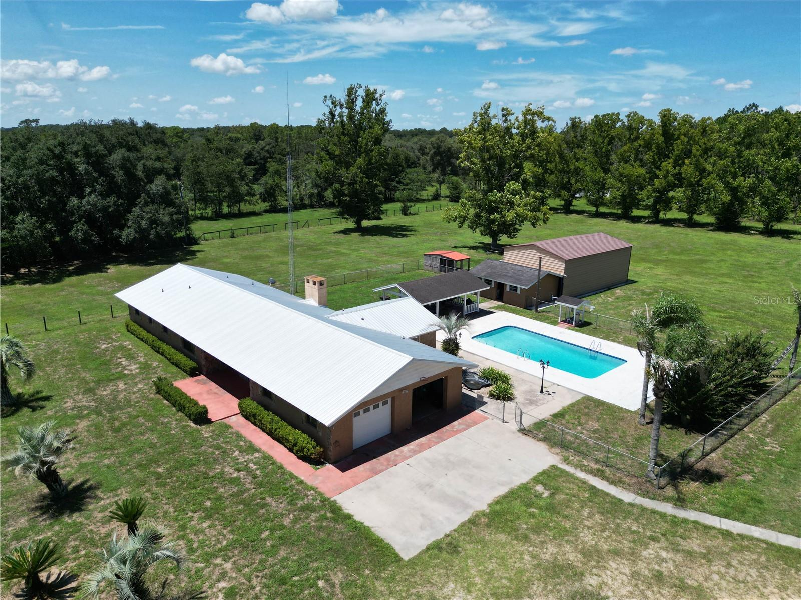 Single Family Residence in BELLEVIEW, FL - Daniel Dourado