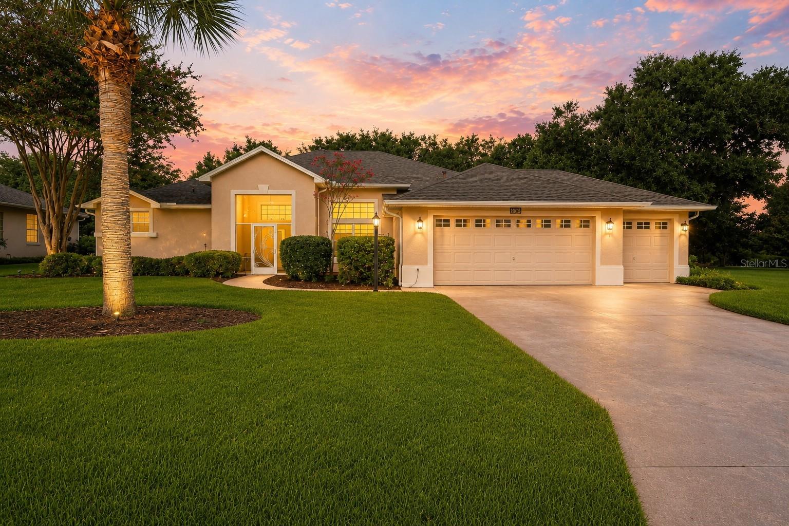Single Family Residence in LEESBURG, FL - Daniel Dourado
