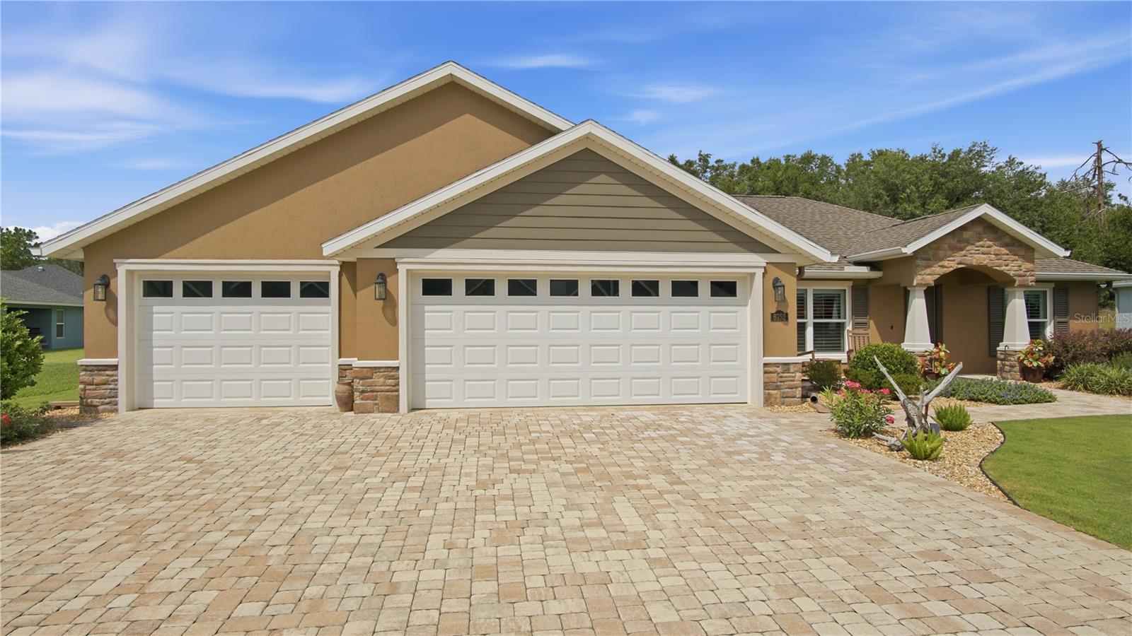 Single Family Residence in DUNNELLON, FL - Daniel Dourado