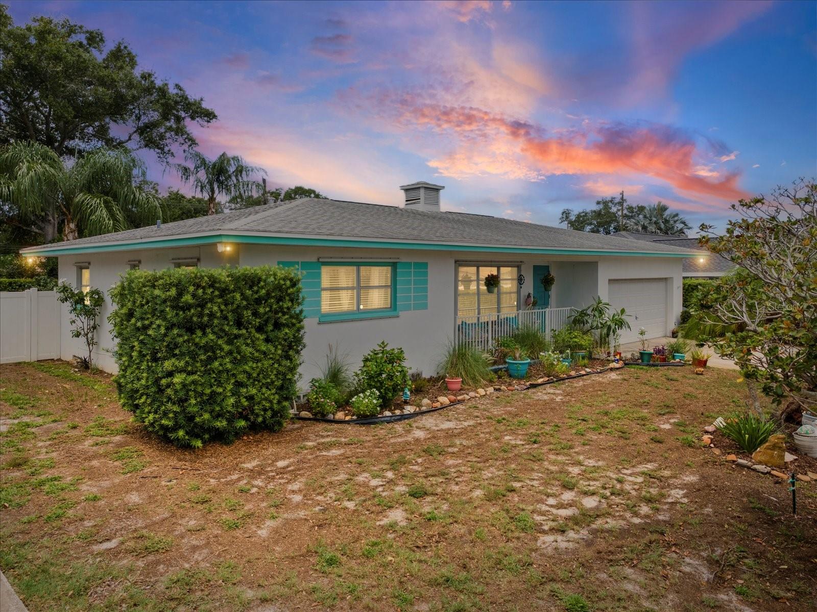 Single Family Residence in DUNEDIN, FL - Daniel Dourado