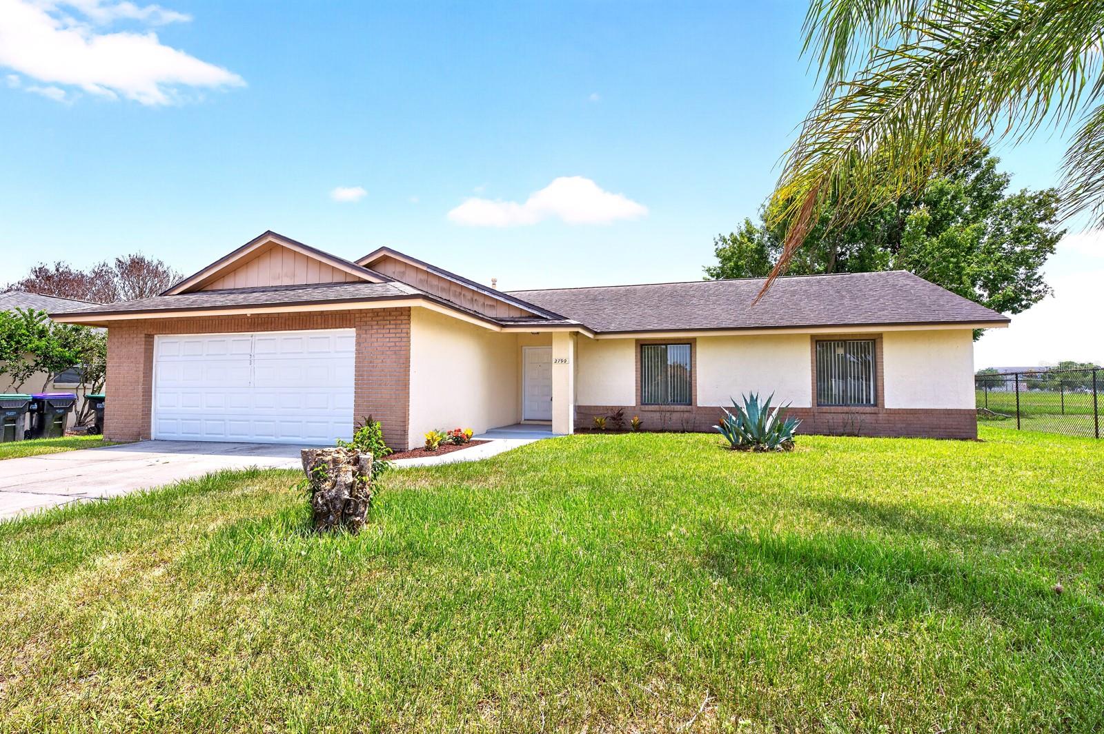 Single Family Residence in ORLANDO, FL - Daniel Dourado