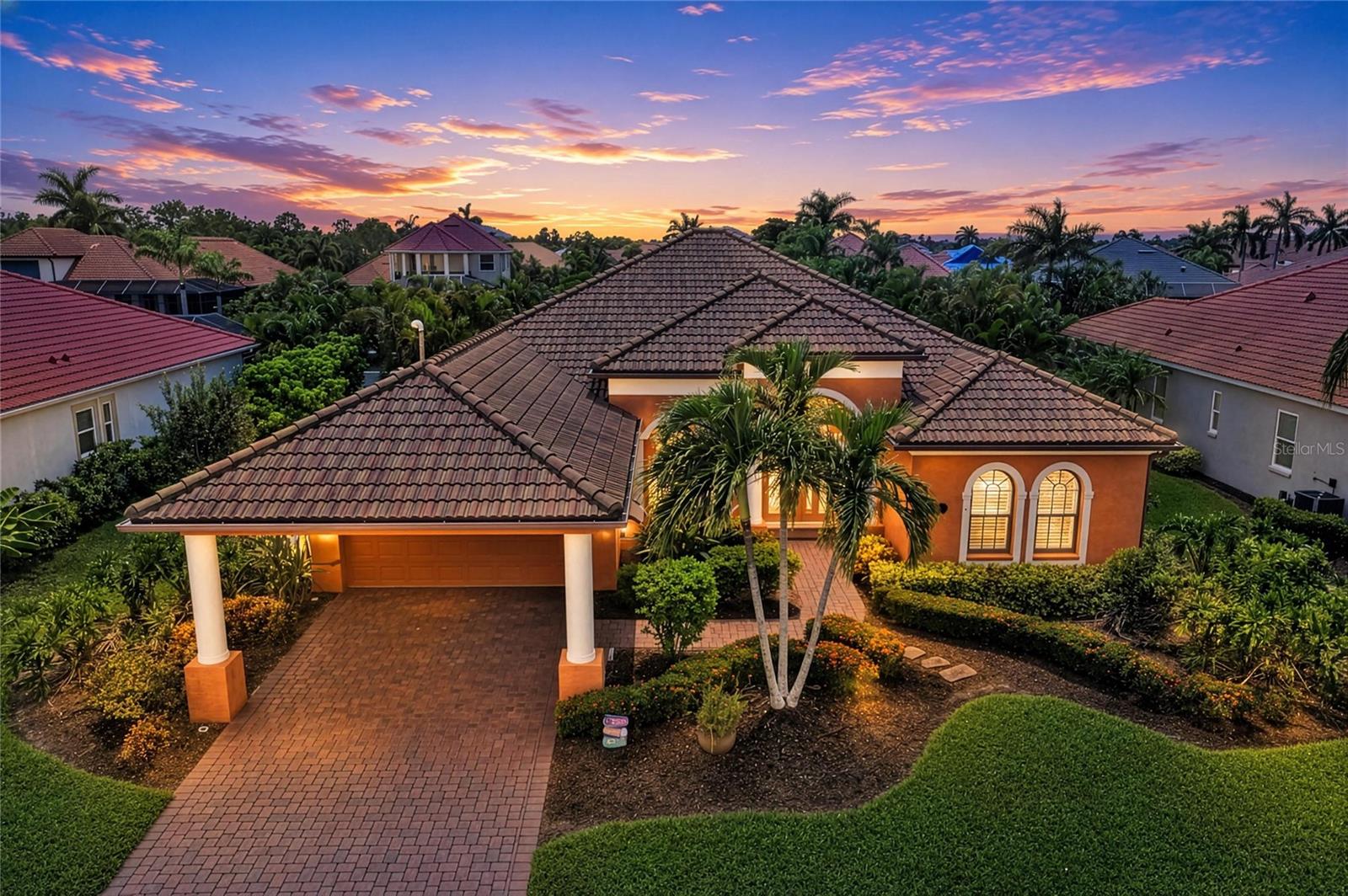 Single Family Residence in BRADENTON, FL - Daniel Dourado