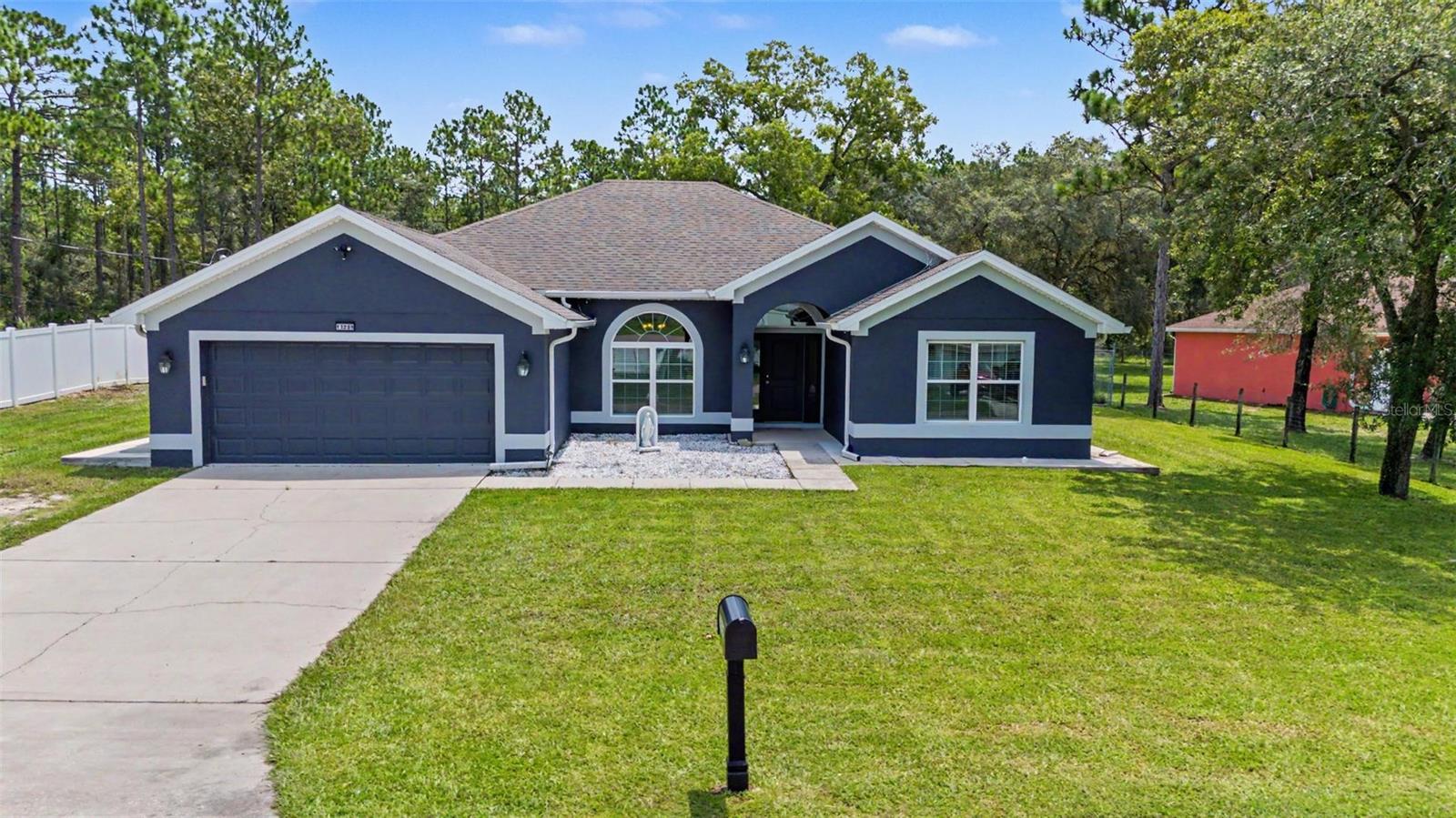 Single Family Residence in WEEKI WACHEE, FL - Daniel Dourado