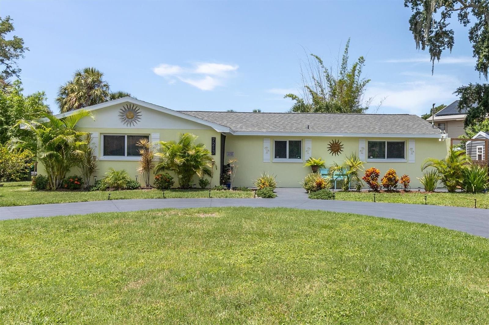 Single Family Residence in NEW PORT RICHEY, FL - Daniel Dourado
