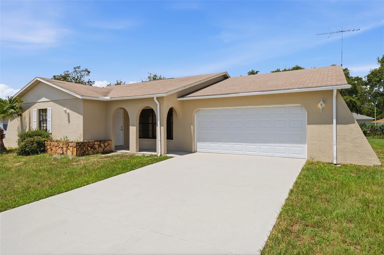 Single Family Residence in HUDSON, FL - Daniel Dourado